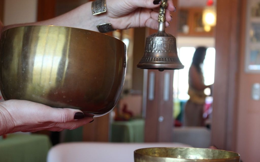 ¿PARA QUÉ SIRVE LA SONOTERAPIA CON CUENCOS?
